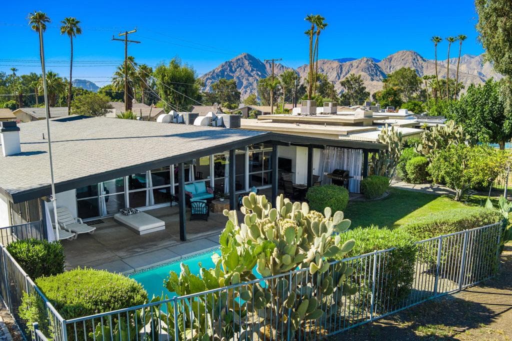 Desert Modern Oasis | Luxury Mid-Century Retreat